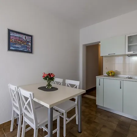 Viola Apartman Bol